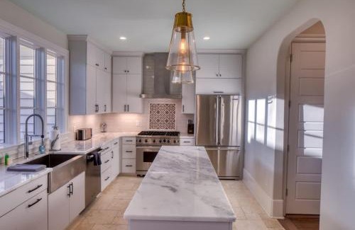 Hitch Village - Fred Wessels Homes Villa | Luxury Villa 3 BR w Private Bath Walk Everywhere