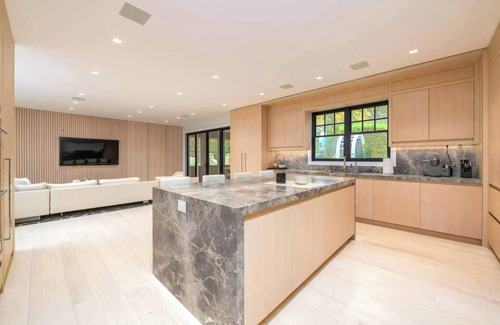 Bridgehampton Apartment | Luxury Villa 7br 7baths with a Private Pool Hamptons