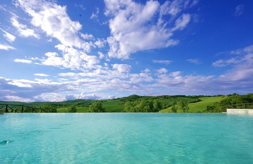 Pignano Villa | Luxury Villa + A/C Dépendance, Whirlpool, infinity Pool, Chef, Pizza, massage