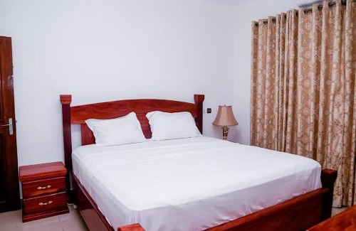 Limbe Cabin | Luxury Villa AC Ensuite Room 5