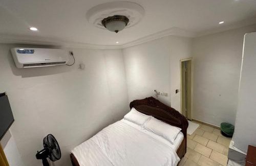 Limbe Cabin | Luxury Villa AC Ensuite Room 5