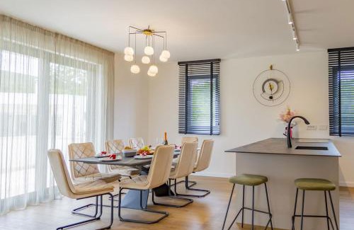 Dicmo Villa | Luxury Villa Decima near Split - Pool & Tennis Retreat
