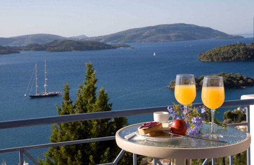 Perigiali Villa | Luxury Villa Della Luna, with a private infinity pool and amazing views