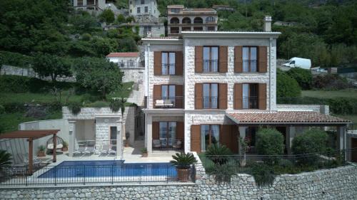 Lapcici Villa | Luxury Villa Flower