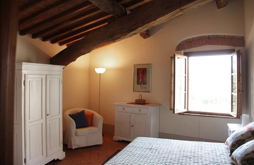 Cevoli Apartment | Luxury Villa in Charming Cevoli, Lari, Tuscany