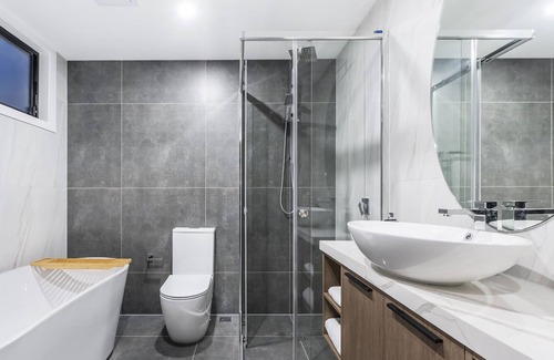 Runaway Bay Villa | Luxury Villa in Runaway Bay