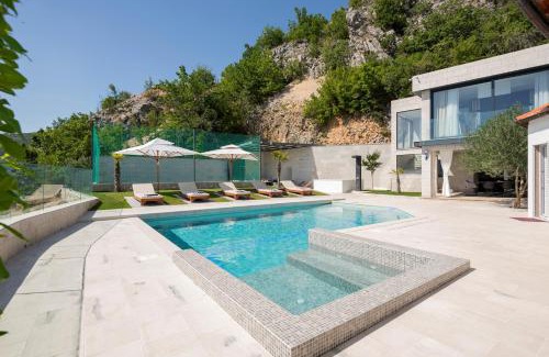 Prolozac Villa | Luxury Villa Karmen with pool & spa zone