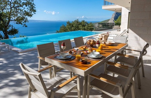 Borak Villa | Luxury Villa La Mirada