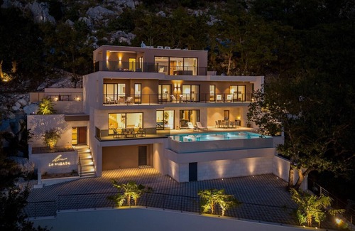 Borak Villa | Luxury Villa La Mirada