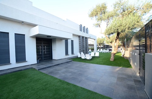 Florentin Villa | Luxury Villa Near Religious Landmarks