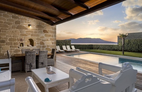Nopigia Villa | LUXURY VILLA POSIDONIA with Pool only 35 metres from the beach.