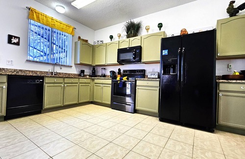 Sunrise Lakes Villa | Luxury Villa – Private Pool, Spa & Panoramic Lake Views | BBQ & Games Room