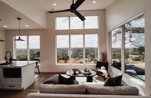Dripping Springs House | Luxury Villa | Stunning Views | Hot Tub | Fire Pit