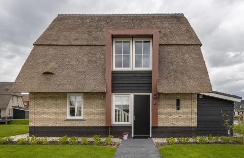 Delfstrahuizen Villa | Luxury villa with a sauna, at the Tjeukemeer