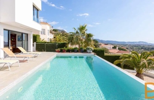 El Mas Isaac Villa | Luxury Villa with Jacuzzi and private Pool - Costa Brava