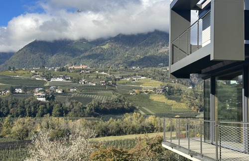 Schenna Villa | Luxury Villa with far-reaching views between Schenna and Meran. Extraordinary!