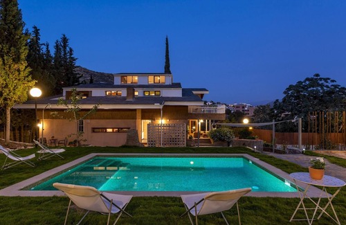Granada Apartment | Luxury Villa with pool. Casa del Cadí