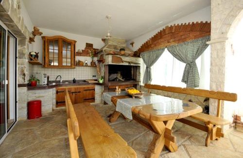 Plano Villa | Luxury Villa with Pool, Jacuzzi, Sauna and Gym