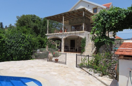Durasevici Villa | LUXURY VILLA WITH PRIVATE POOL ON BEAUTIFUL AND ACCESSIBLE LUSTICA PENINSULA