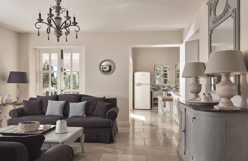 Skinaria Villa | LUXURY VILLA with Private Pool , Jacuzzi, Play Room, Boules Court & Olive Grove