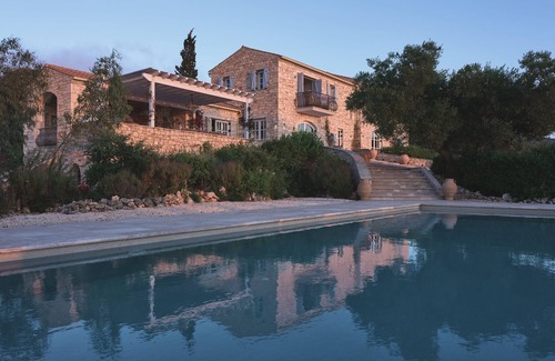 Skinaria Villa | LUXURY VILLA with Private Pool , Jacuzzi, Play Room, Boules Court & Olive Grove