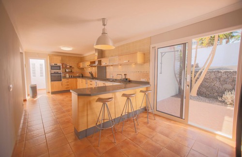 Conil Villa | Luxury Villa with Private 25m Heated Pool & Jacuzzi