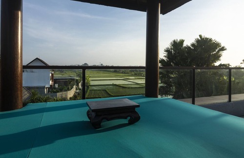 Cemagi Villa | Luxury villa with rooftop viewing sea and rice field.