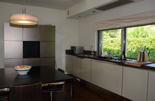 Calmasino Villa | Luxury villa with veranda and garden