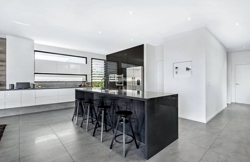 Surfers Paradise House | Luxury Villas Bluewater Oasis (Heated Pool)