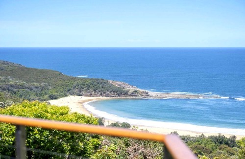 Killcare House | Luxury Villas Kalani at Killcare (Walk to the beach)