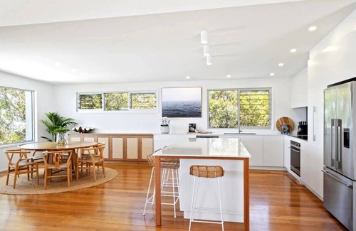Killcare Heights House | Luxury Villas Ocean Breeze at Killcare (Walk to the beach)