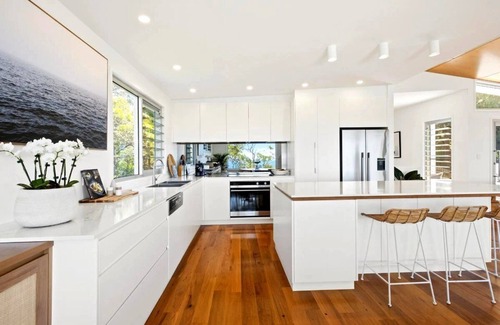 Killcare Heights House | Luxury Villas Ocean Breeze at Killcare (Walk to the beach)
