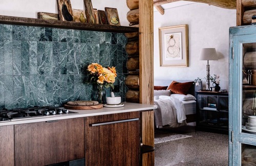 Yellingbo Cottage | Luxury vineyard log cabin in the Yarra Valley