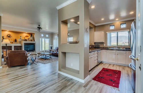 Rancho Vistoso Condo | Luxury Vistoso Resorts Casita w/VIEWS -Pool, hot tub, wifi, W/D