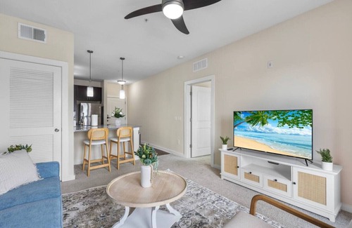 Courier City - Oscawana Apartment | Luxury W/Downtown views-Pool-Gym-Free Parking!