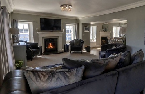 Findhorn Apartment | Luxury Waterfront Retreat