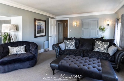 Findhorn Apartment | Luxury Waterfront Retreat
