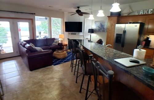 Climax Springs House | Luxury * Waterfront * Quiet Family Cove * Kayaks * Fabulous Dock * Great Views