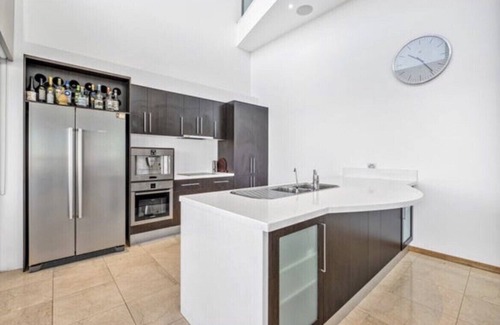 Wallaroo House | LUXURY WATERFRONT ACCOMMODATION - 12 people 5 ensuites