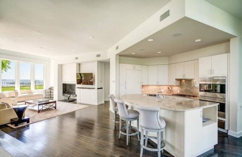 Annapolis House | Luxury Waterfront Annapolis home with your very own Private Beach & Dock