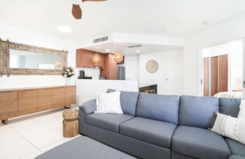 Cairns Central Business District Apartment | Luxury Waterfront Condo with Stunning Ocean Views in the Heart of Cairns