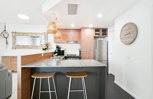 Cairns Central Business District Apartment | Luxury Waterfront Condo with Stunning Ocean Views in the Heart of Cairns