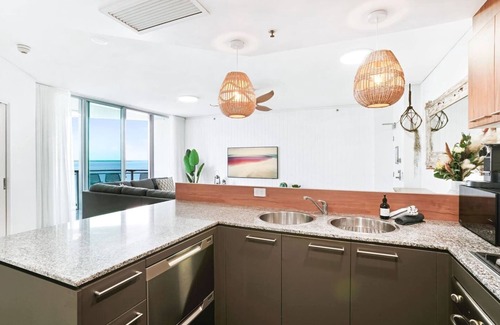 Cairns Central Business District Apartment | Luxury Waterfront Condo with Stunning Ocean Views in the Heart of Cairns
