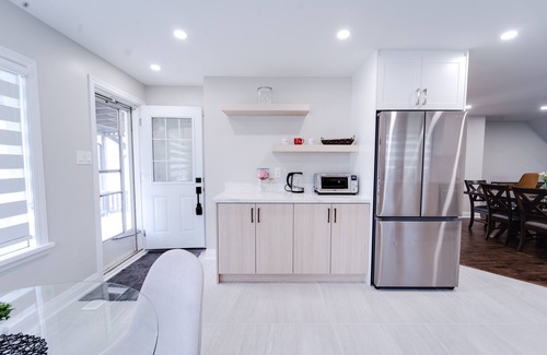 Selwyn Cottage | Luxury waterfront cottage in Peterborough