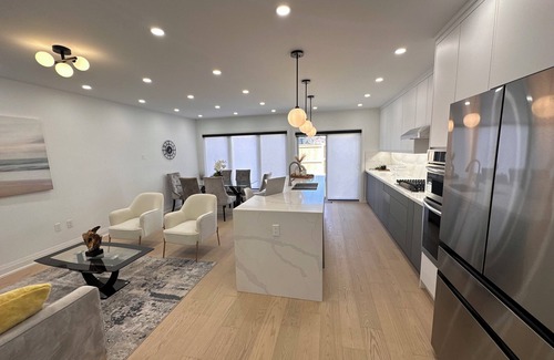 Pickering House | Luxury Waterfront Escape