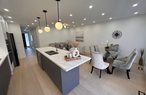 Pickering House | Luxury Waterfront Escape