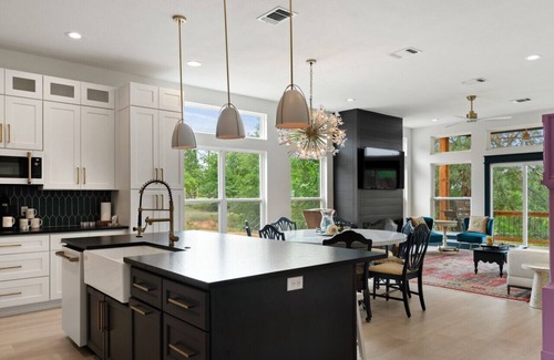 Cedar Creek Reservoir House | Luxury Waterfront Family Retreat