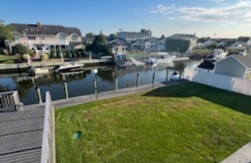 Copiague Apartment | Luxury Waterfront Getaway: Pool, Fishing & Basketball! Stunning water views