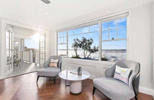Toukley House | Luxury Waterfront Holiday Home