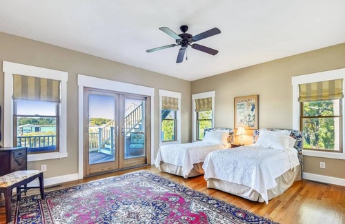 Arundel on the Bay Condo | Luxury Waterfront home with private pier and guest house